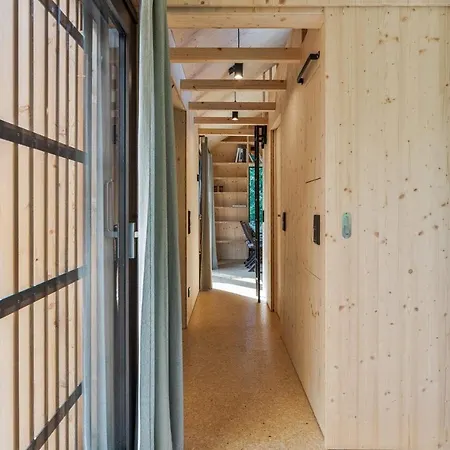 Дом отдыха Modern Tiny House Near Kummerow *